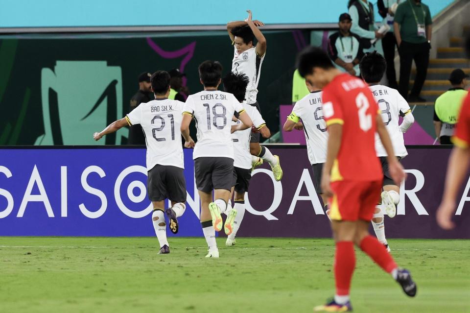 新球体育-感谢崔康熙!他上赛季的病退,让中国U23拥有了一名带刀后卫